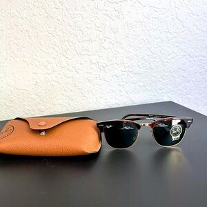 Ray-Ban Clubmaster Polished tortoise on gold. 51mm Sunglasses RB3016 W0366